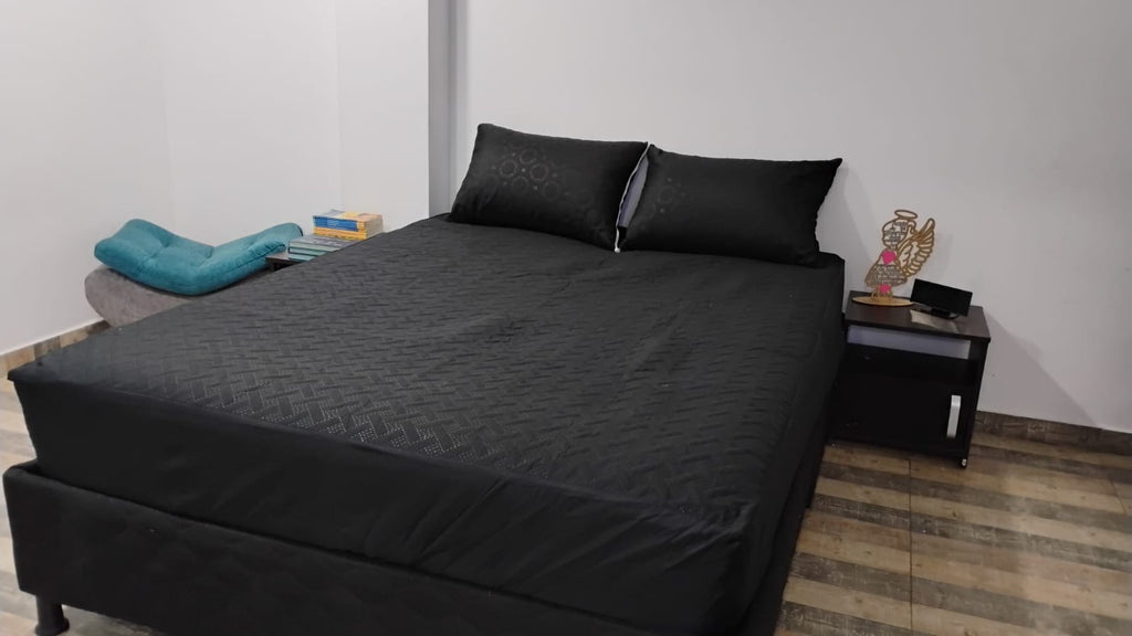 Protector Antifluido Sencillo + 2 FUNDAS